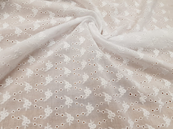 RIŠELJE,vezena bombažna tkanina,vezenina,bela osnova