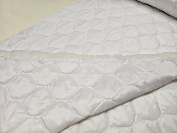 Prešita tkanina,      vatirana,preštepanka -vijugena beli osnovi NOVO 2023/2024