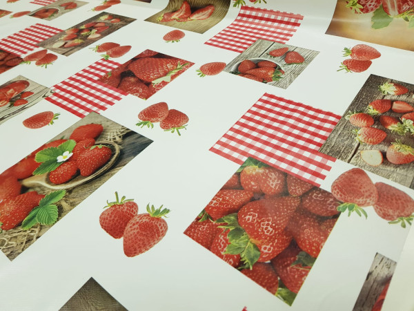 Plastificiran dekor- jagode in rdeč karo, ZADNJI KOS