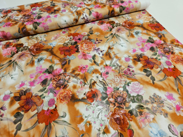 Težji, kompaktni jersey- šopki rož na temno marelični osnovi