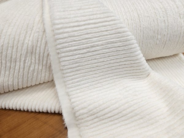 Umetno krzno-kratkodlako, imitacija širokih črt žametna, svetla smetana