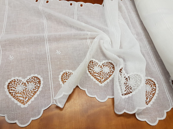 Zavesa 60 cm- rišelje, srca na svetli smetana osnovi