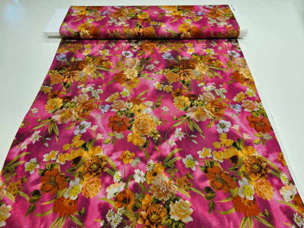 Težji, kompaktni jersey- šopki rož na fuksija osnovi