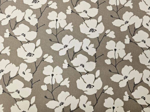 Impregniran dekor-bele cvetoče rože na peščeno sivi osnovi