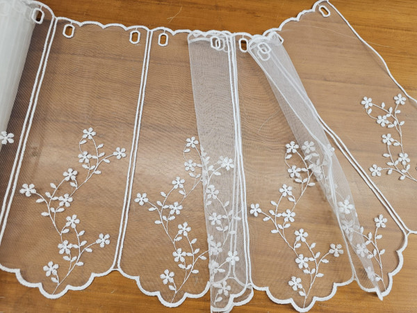 Zavesa 0,45 cm- cvetoče rože