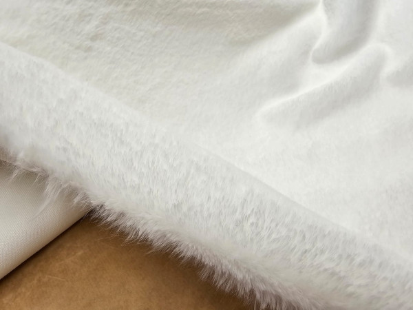 Umetno krzno, kratkodlako- off white, skoraj bela