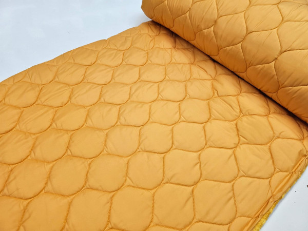 Prešita tkanina,      vatirana,preštepanka - vijuge v oranžno rumeni barvi NOVO 2023/2024