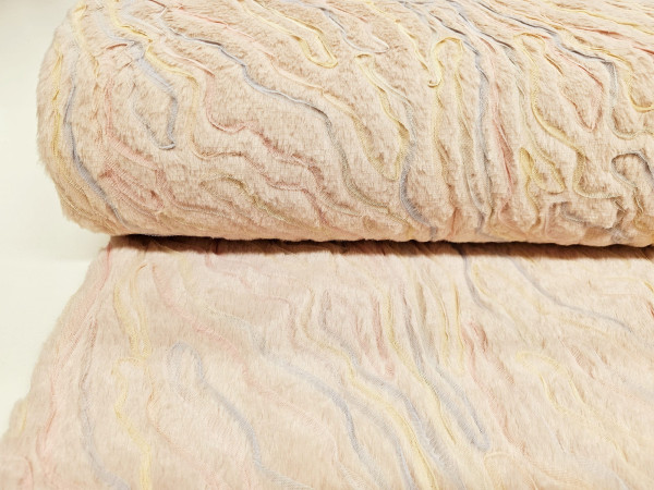 Umetno krzno, krajše - nežno roza z dodanimi vijugami iz mrežice