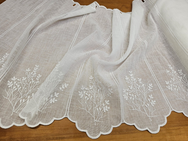 Zavesa 60cm - povezen šopek rož, povezena čipka smetana osnova