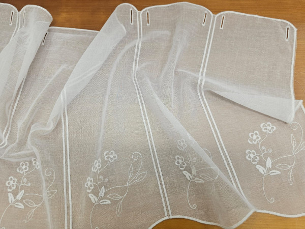 Zavesa 45cm - Vezene rožice v šopku, bela osnova