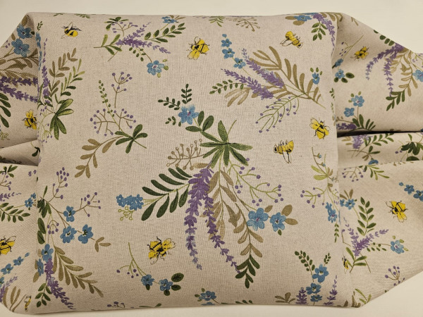 Dekor cvetlični- šopki rož z sivko in čebelice