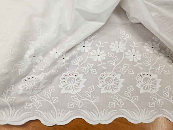 RIŠELJE,vezena bombažna tkanina, batist enoslojen- vezanina na off white, svetlo smetana osnova