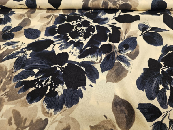 Viskozna tkanina - velike modre rože na bež osnovi