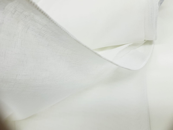 Zavesa 300 cm- skoraj bela off white zelo lepa zavesa, lahko pošljemo vzorček po pošti