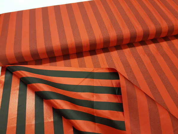 Saten za maškare-črne in rdeče črte