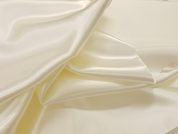 Saten saturno-smetana