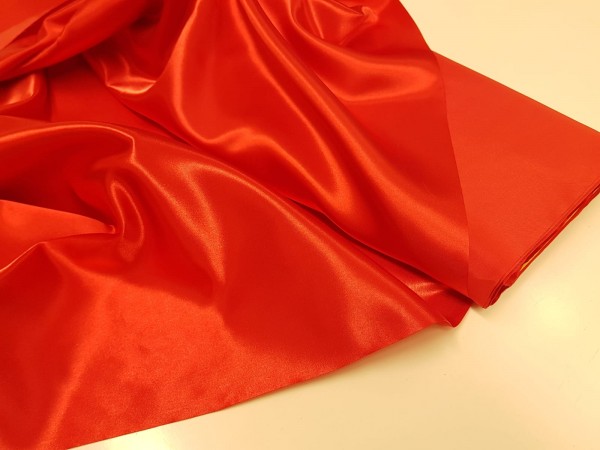 Saten saturno-živo rdeča